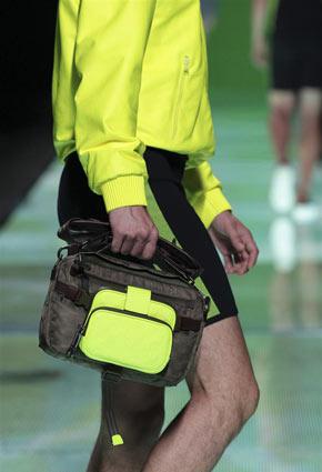 Louis Vuitton تكشف عن مجموعة ربيع صيف 2013 في دبي